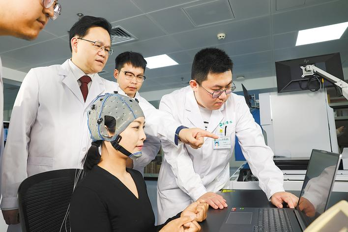 同济医院成为全国首批将脑机接口技术应用于脑出血上肢功能康复